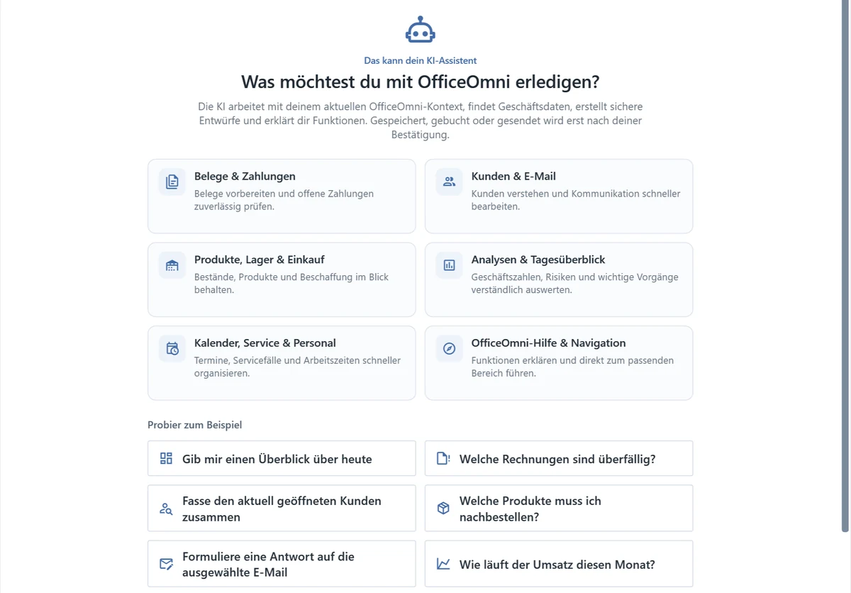 Startbildschirm des KI-Assistenten in OfficeOmni: Bereiche Belege und Zahlungen, Kunden und E-Mail, Produkte, Lager und Einkauf, Analysen und Tagesüberblick, Kalender, Service und Personal sowie OfficeOmni-Hilfe und Navigation, darunter Beispielfragen wie „Welche Rechnungen sind überfällig?“