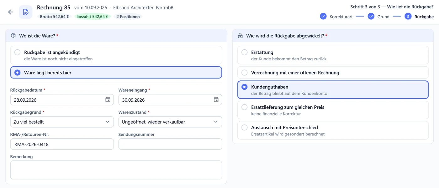 Schritt 3 „Wie lief die Rückgabe?“: links „Wo ist die Ware?“ mit gewählter Option „Ware liegt bereits hier“, Rückgabedatum, Wareneingang, Rückgabegrund, Warenzustand, RMA-/Retouren-Nummer und Sendungsnummer; rechts „Wie wird die Rückgabe abgewickelt?“ mit Erstattung, Verrechnung mit einer offenen Rechnung, Kundenguthaben, Ersatzlieferung zum gleichen Preis und Austausch mit Preisunterschied