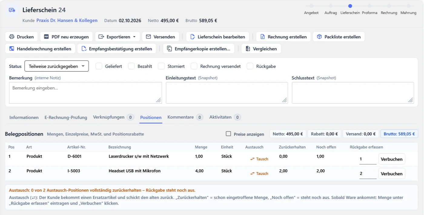 Belegvorschau von Lieferschein 24 für Praxis Dr. Hansen & Kollegen mit Status „Teilweise zurückgegeben“: oben der Belegkopf mit Vorgangsleiste und den Aktionen Drucken, Versenden, Lieferschein bearbeiten, Rechnung erstellen und Packliste erstellen; darunter der Reiter Positionen mit einem Laserdrucker und vier Headsets als Austauschpositionen, Spalten Zurückerhalten und Noch offen, je einem Eingabefeld unter „Rückgabe erfassen“ mit Knopf Verbuchen und dem Hinweis, dass die Rückgabe noch aussteht