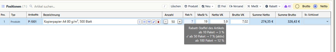 Positionszeile mit hellblau hinterlegter Zelle Rab.% und geöffnetem Kurzhinweis, der die aktive Stufe markiert