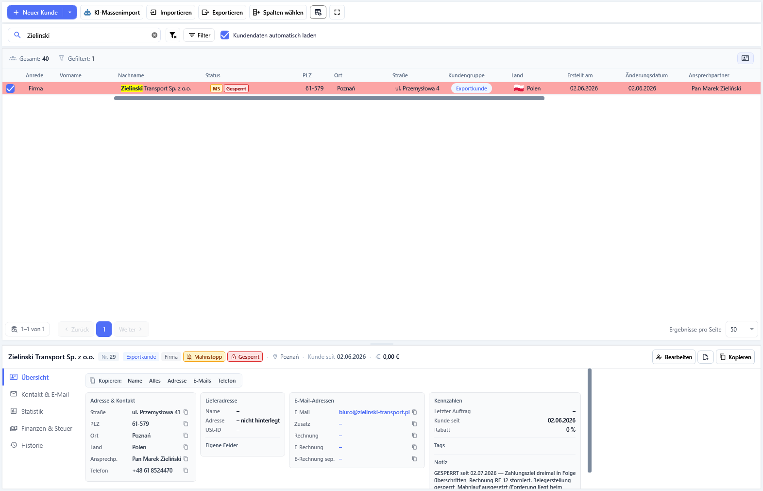 Ein gesperrter Kunde in der Liste und in den Kundendetails