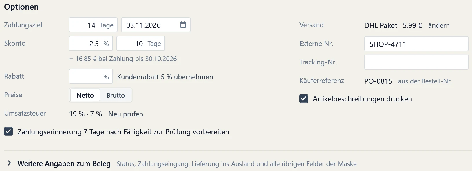 Bereich Optionen unter dem Blatt mit Zahlungsziel, Skonto samt Betrag, Rabatt mit Kundenrabatt und Preisen netto oder brutto. Rechts stehen Versand, Externe Nr., Tracking-Nr., Käuferreferenz und der Haken Artikelbeschreibungen drucken.